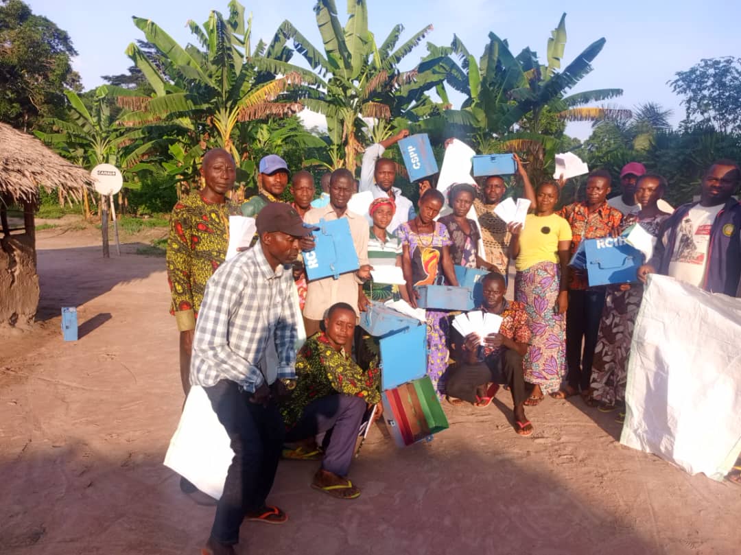 Distribution des kits aux associations villageoises d’épargne et de credit (AVEC)